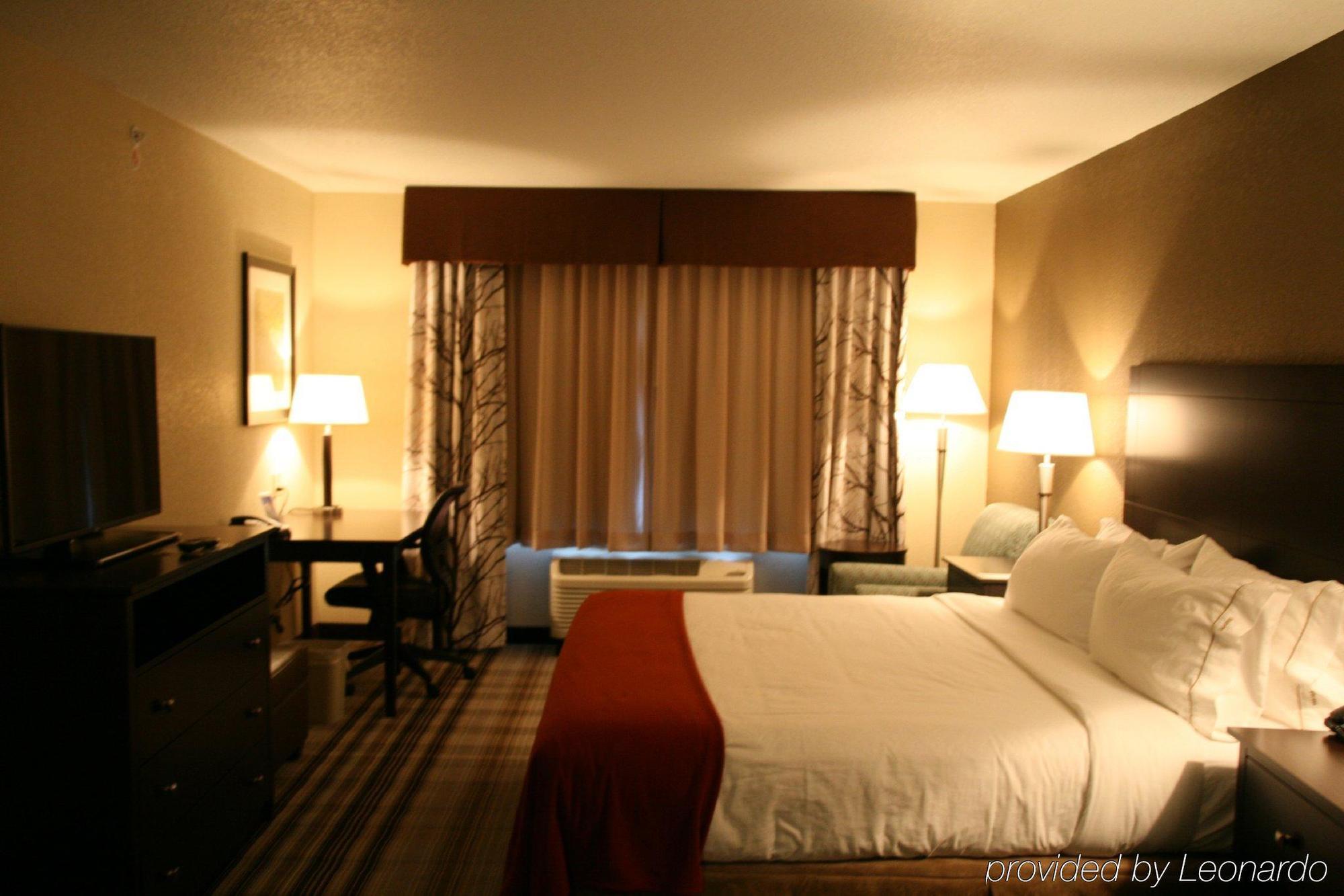 Holiday Express & By Ihg 3*